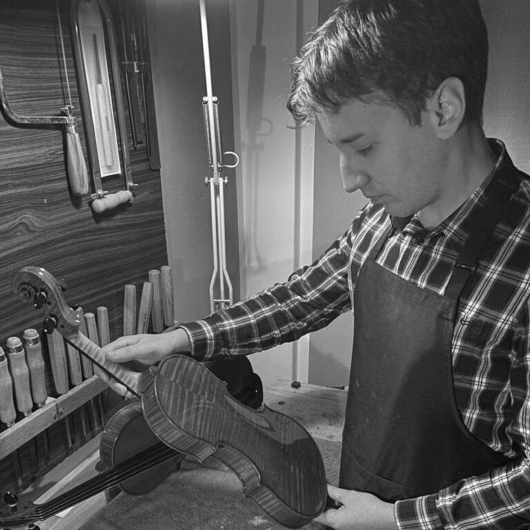 Violin Making School In Cremona | Academia Cremonensis | Cremona - Italy